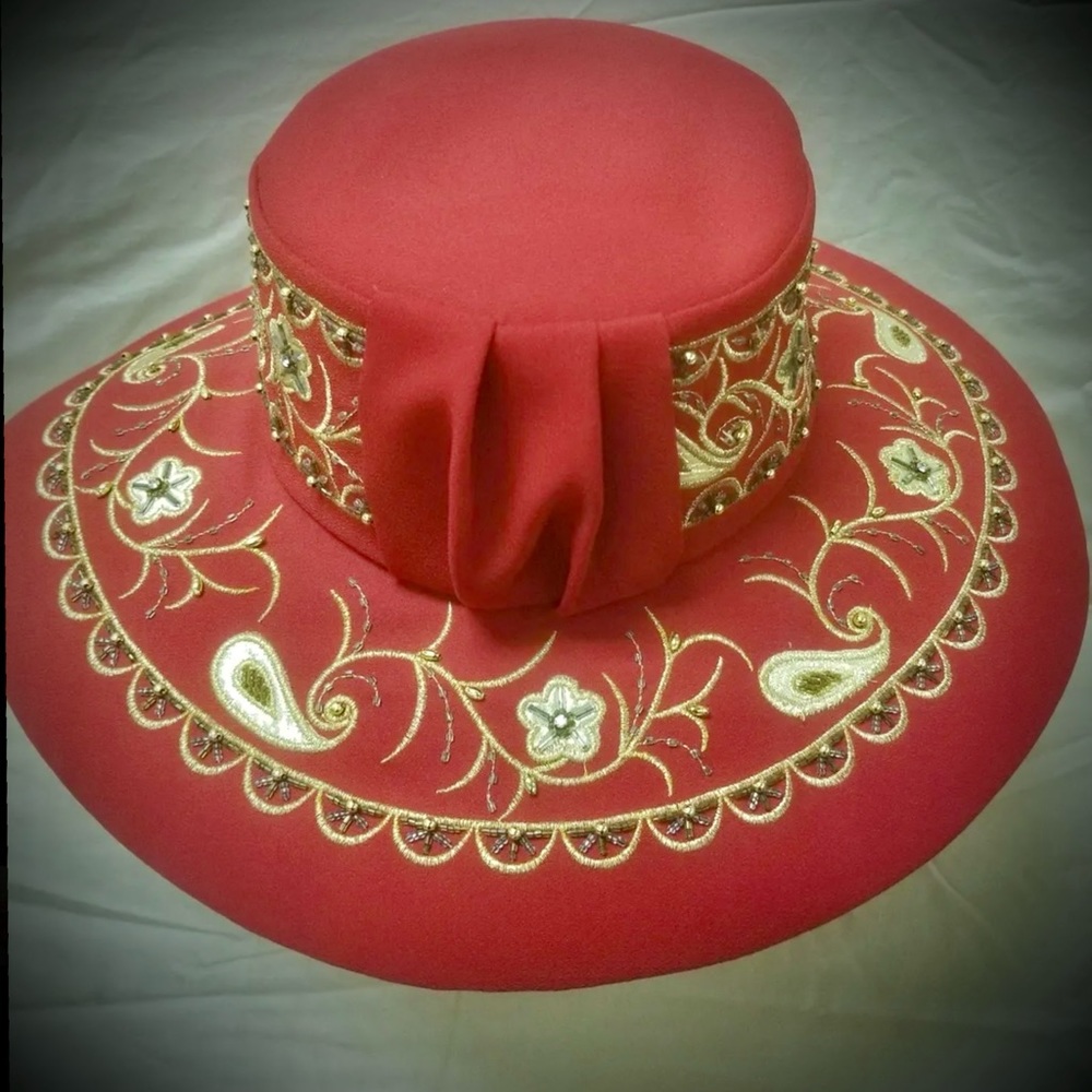 Studio B Woman’s Red Embroidered & Beaded Fancy Church Derby Hat & Clutch Bag - Picture 3 of 11